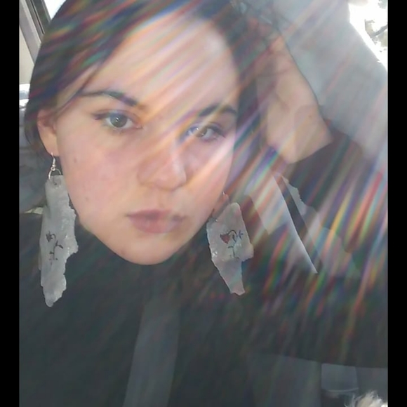 🥀 Wilted Rose Sycamore Bark Earrings - Picture 5 of 6